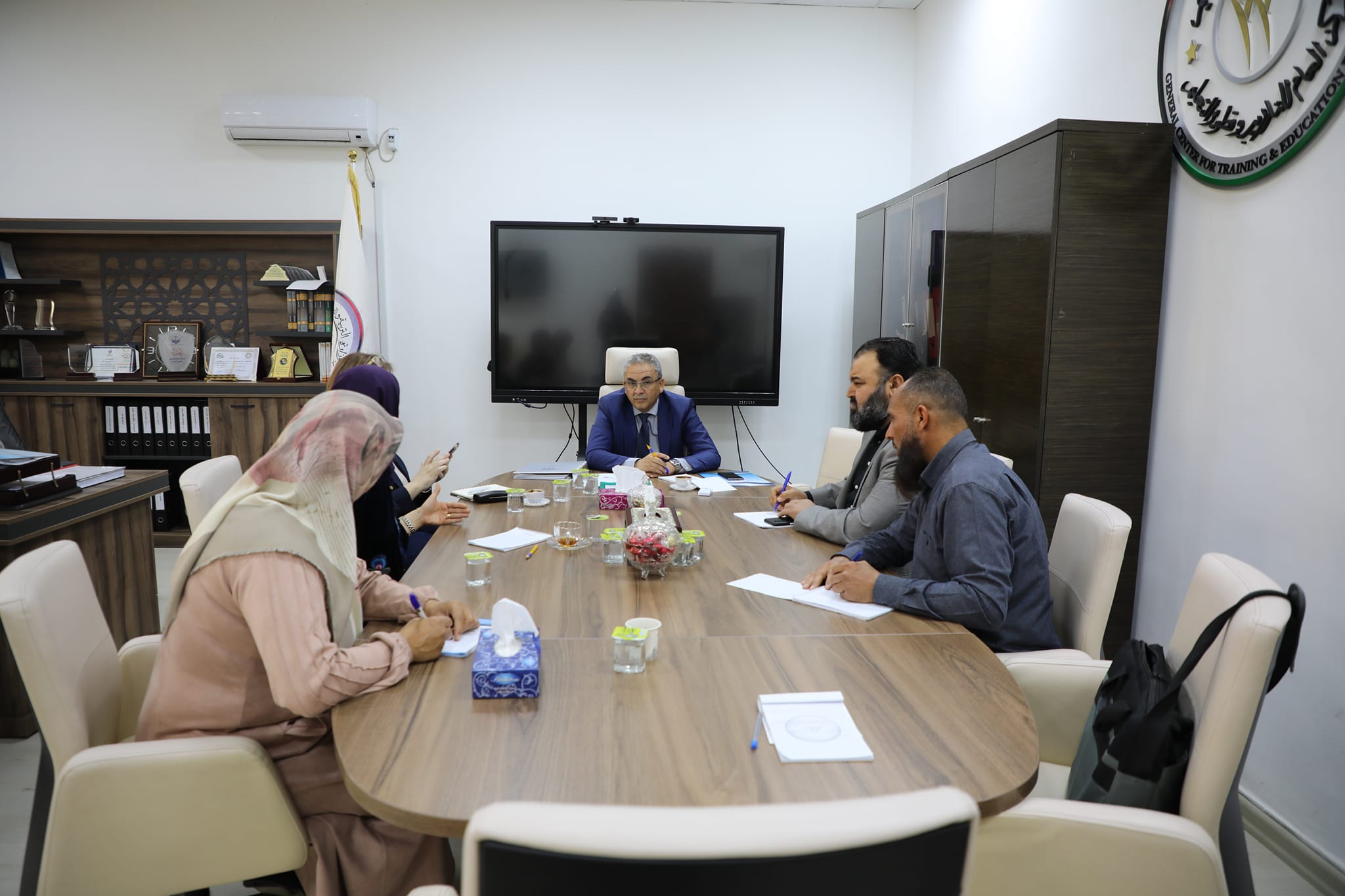 تطوير برامج تدريبية في مادة التربية الوطنية في ليبيا بالتعاون بين المركز العام والمنظمة الدولية للنظم الانتخابية